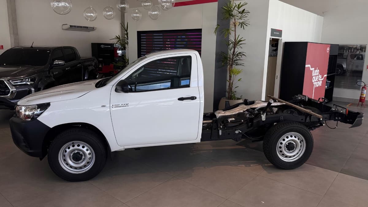 Toyota Hilux CHASSI 4x4 Diesel MT Chassi 2026